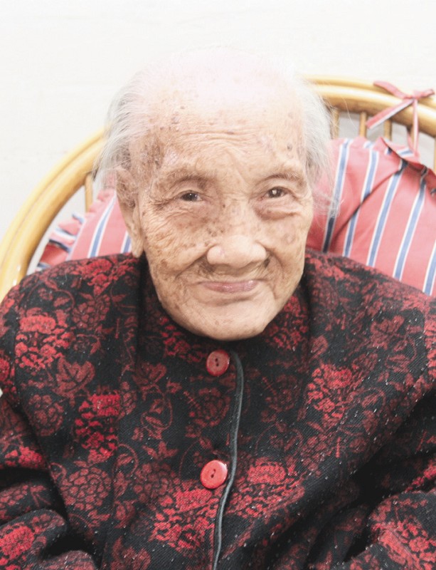 103岁老阿婆,还<em>长黑头发</em>(4)_新闻中心_新浪网