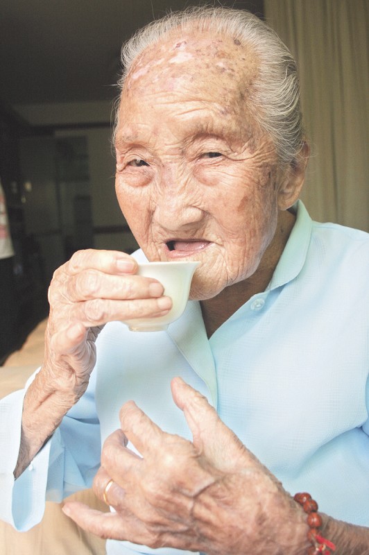 103岁老阿婆,还<em>长黑头发</em>(7)_新闻中心_新浪网