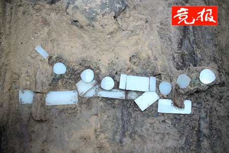 工地挖出明代玉带 出土时保留原始缀连顺序(图