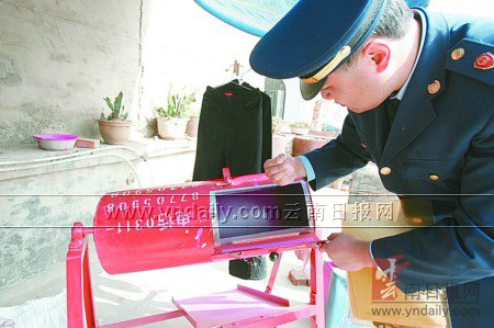 市民冒险拍下彩信图片举报制假作坊记者假称