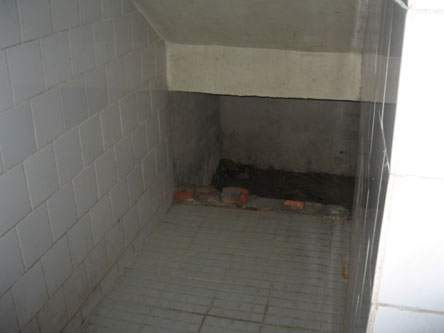 女孩失踪2年后尸体在厕所内被发现