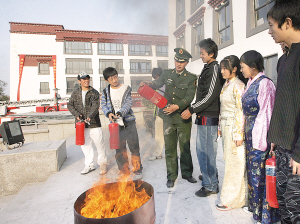 天津公安消防局河北支队在红光中学举行消防安