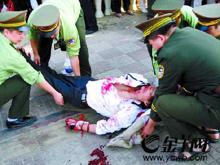 男子要钱未遂先捅女儿后刎颈