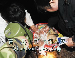 女婴被装入口袋扔进大海淹死(图)