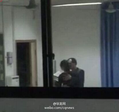 重庆一男教师办公室亲吻女生被开除（图）