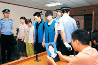 四名少年虐杀妇女获刑死者家属哭问为何没死刑