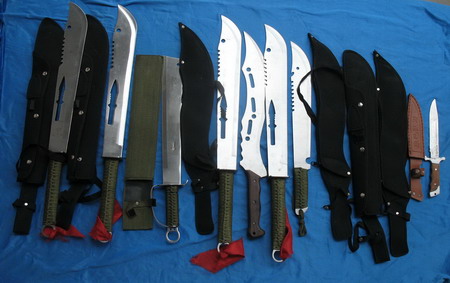 涉黑犯罪团伙多次诱奸女学生(组图)