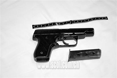 金店劫案主犯头枕手枪睡觉落网(图)