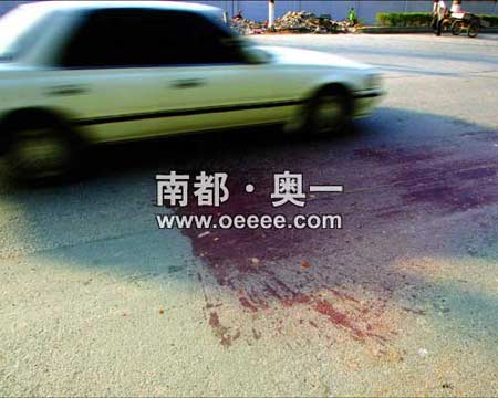 车主加霸王油拖死女加油员被判死缓
