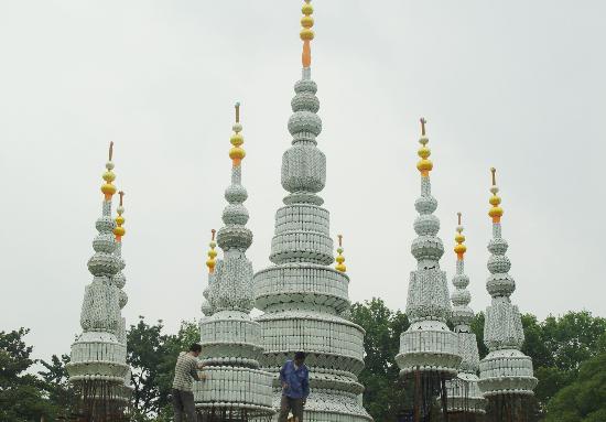 图文:(2)四川自贡花灯艺人南京布展