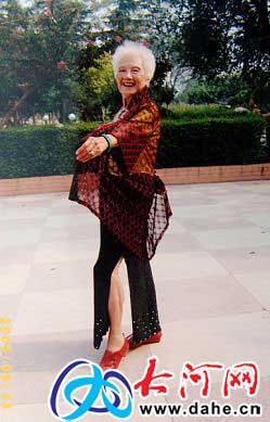 河南九旬老太报名参加模特大赛(组图)