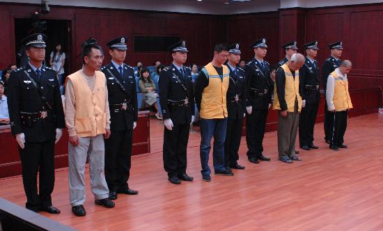 图文:台湾毒枭钟万亿在昆明一审被判死刑(3)