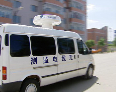 女子和朋友用无线电帮弟弟高考作弊(组图)