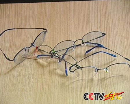 高价近视治疗镜 伪造报告骗批号(组图)