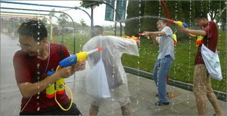 图文:东方绿舟夏日水狂欢