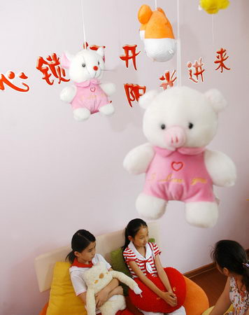 图文:小学生心理咨询室打开娃娃心锁