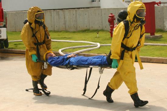 图文:广东惠州举行危险化学品事故应急演练(2