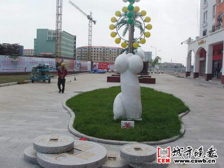 吉林裸女石雕座椅惹争议续：小区撤掉裸雕(图)