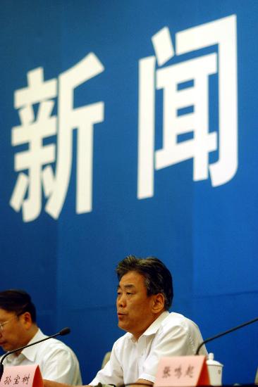 图文:孙宝树在新闻通气会上发言