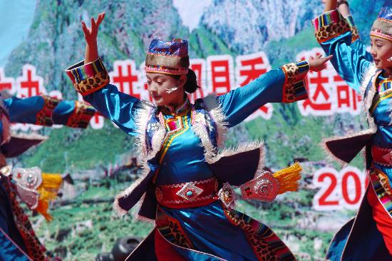 图文:〔社会〕(2)甘肃迭部县举办藏式旅游艺术节