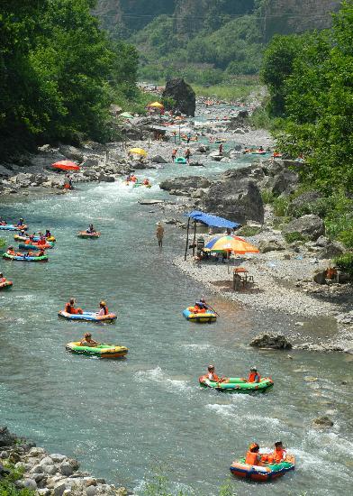 图文:湖北秭归九畹溪漂流(1)