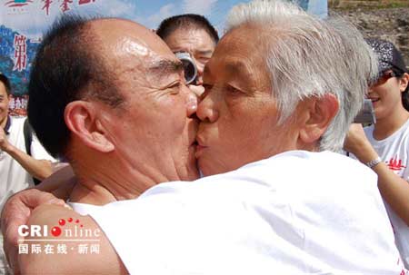 老年人接吻