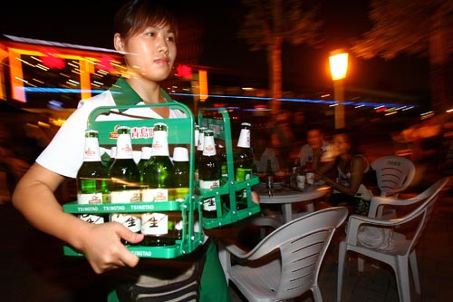 图文:首届现代快报读者啤酒节亮相南京