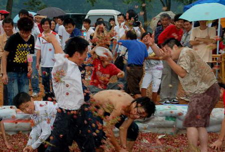 组图：湖南长沙举行葡萄狂欢会
