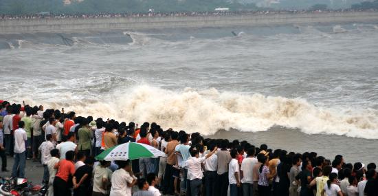 什么时候可以看钱塘江大潮 U397P1T1D13995587F21DT20070928224343.jpg