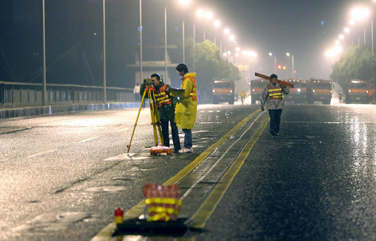 了检测,测量员正在