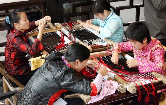 图文:(2)姑苏绣娘赛技能