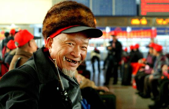 图文:(1)贵州600农村老人乘专列赴京旅游