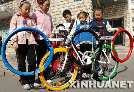 组图：市民改装奥运五环自行车宣传奥运