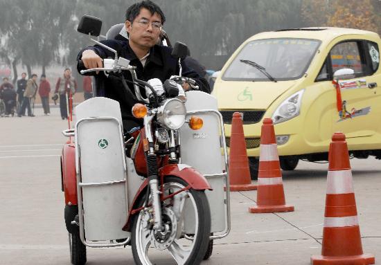 图文:大连将举行残疾人机动轮椅车技巧赛(1)