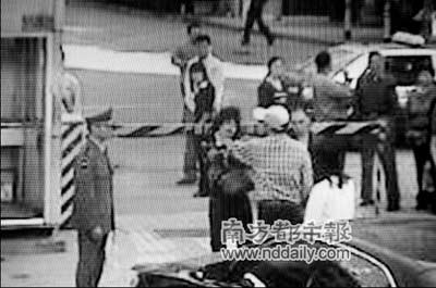 深圳开车撞人打人者被停职。身份1.只是劳动局