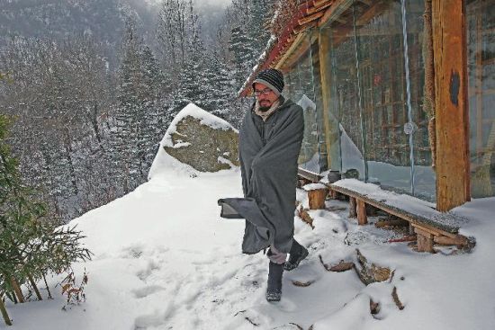 换上一身布衣隐居终南山。
