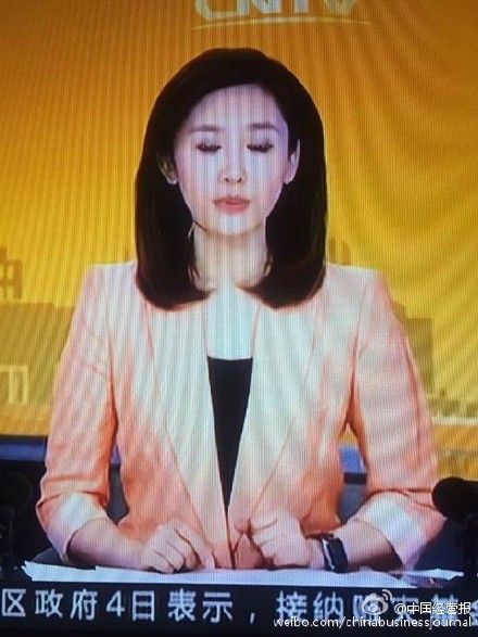 央视女主播戴苹果手表出镜