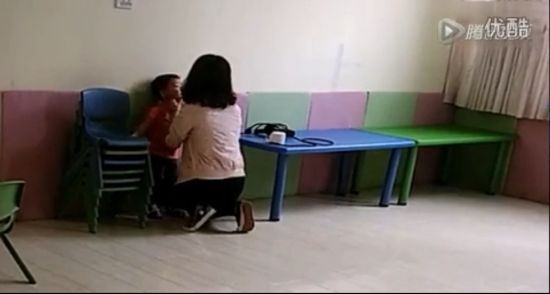 15<em>岁</em>早教老师对<em>女童</em>扇脸掐脖_手机新浪网