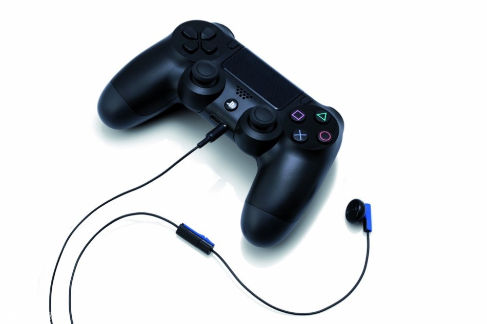 PS4主机包装产品照曝光_Z攻略-专注于游戏攻
