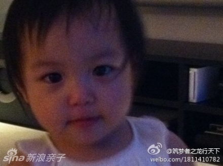  赵薇女儿 最新萌照_早教