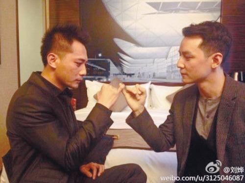 刘烨吴彦祖拉定娃娃亲