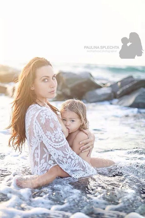 母乳喂养超模明星辣妈齐助阵_高清图集_新浪网