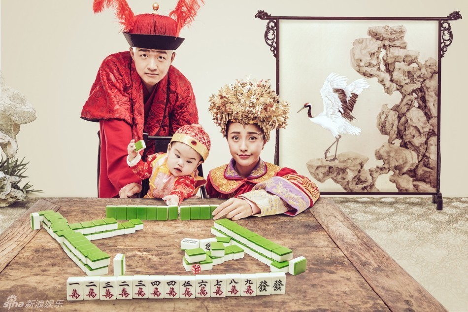 一家三口婚纱照_张馨予一家三口婚纱照