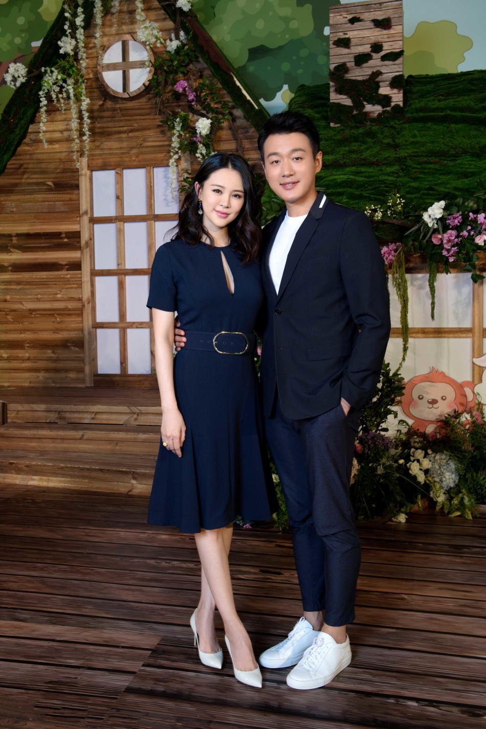 佟大为三胎儿子百日宴 全家福曝光