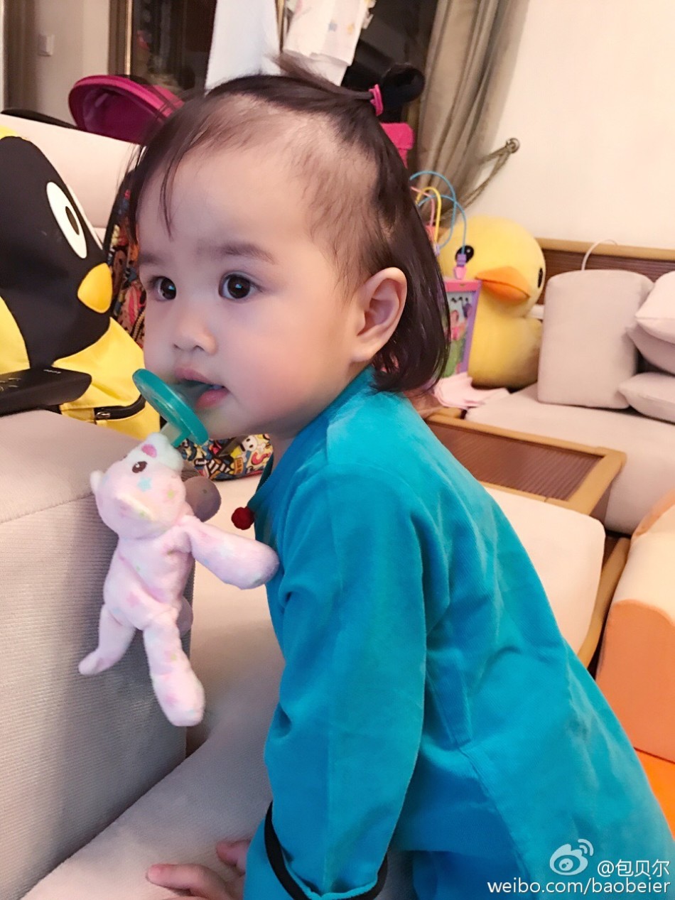 包贝尔微博晒女儿饺子萌照
