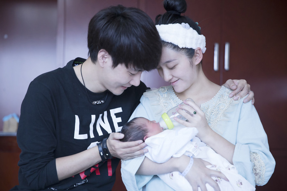 王晰升级奶爸 喜得千金小芒果