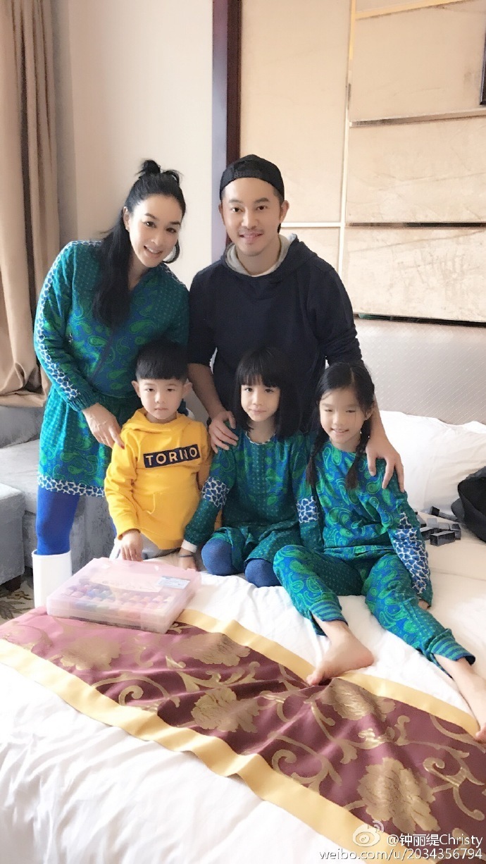 钟丽缇携二女儿参加《爸爸4》