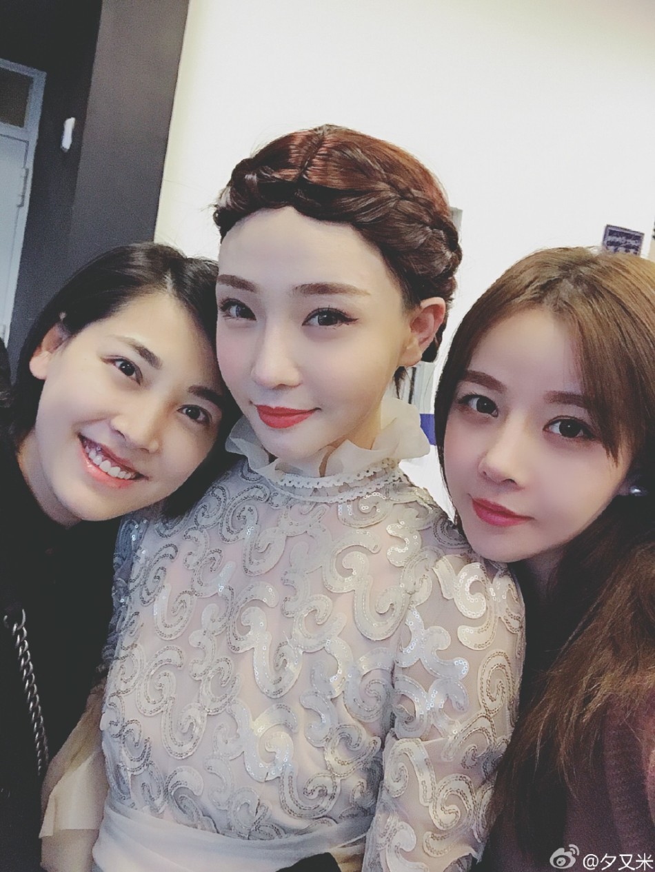 高晓松妻女晒同台演出照 夕又米性感娇艳抢镜(图)