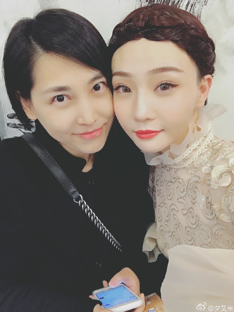 高晓松妻女晒同台演出照 夕又米性感娇艳抢镜(图)