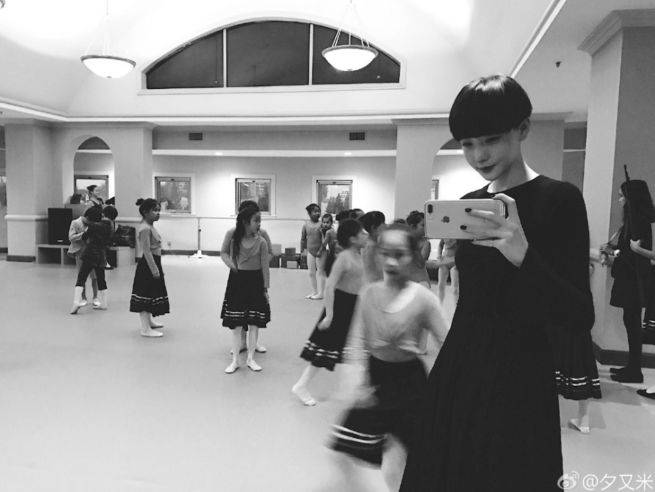 高晓松妻女晒同台演出照 夕又米性感娇艳抢镜(图)